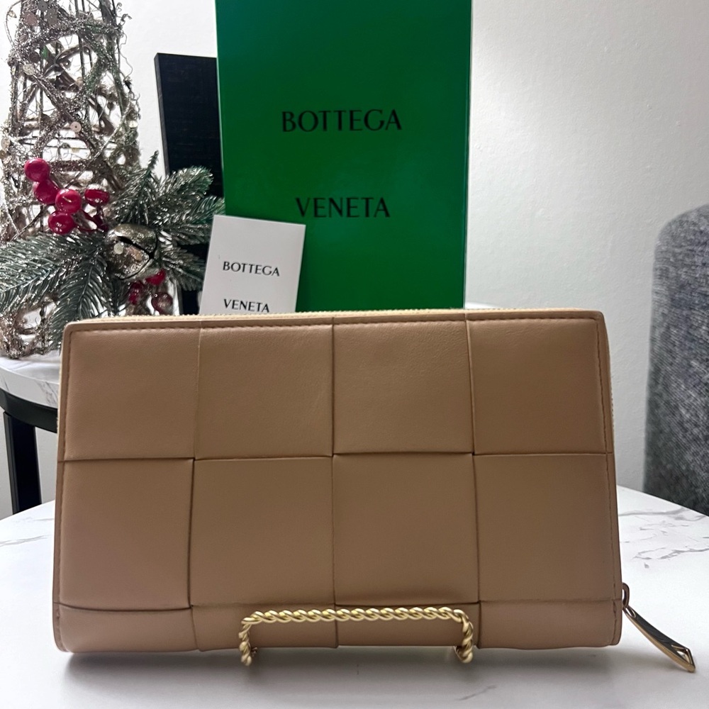 ⚡️⚡️⚡️Sale!🎁Authentic Bottega Veneta Wallet Beige  (With box,cards &dustbag)🧡✨